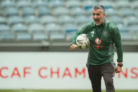 رحلة فنلندية وتجربة أفريقية وحيدة.. من هو خوسيه ريفيرو مدرب الأهلي المحتمل؟